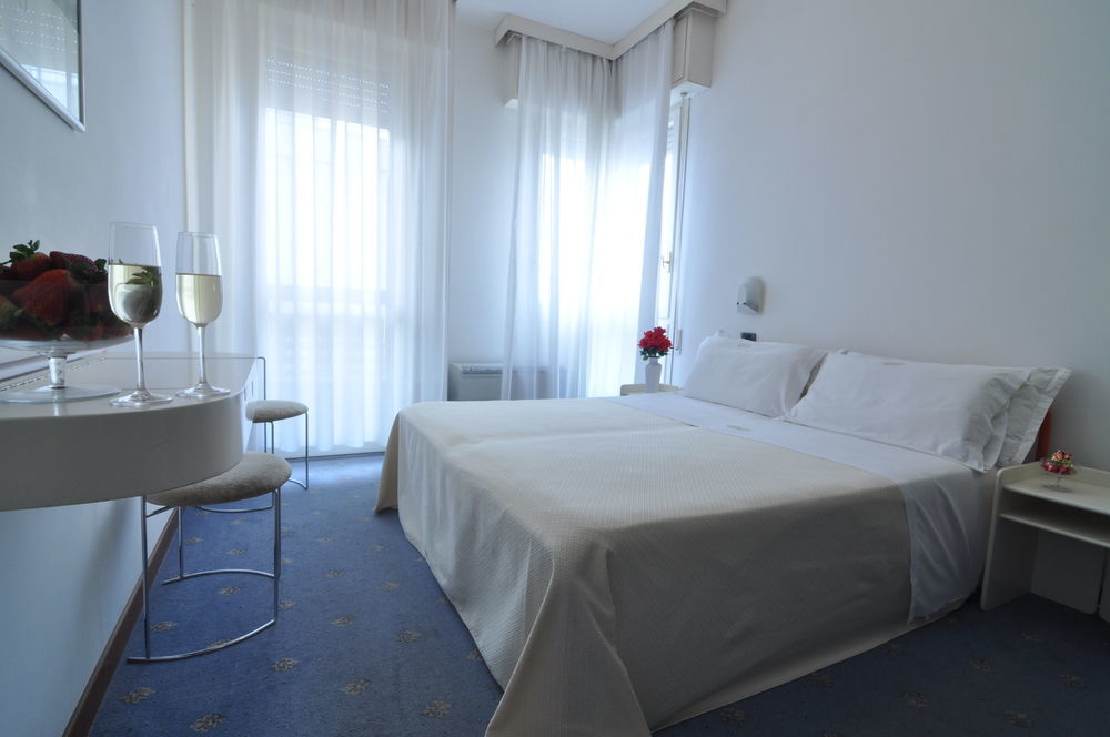 Hotel Nettuno Pesaro Zewnętrze zdjęcie